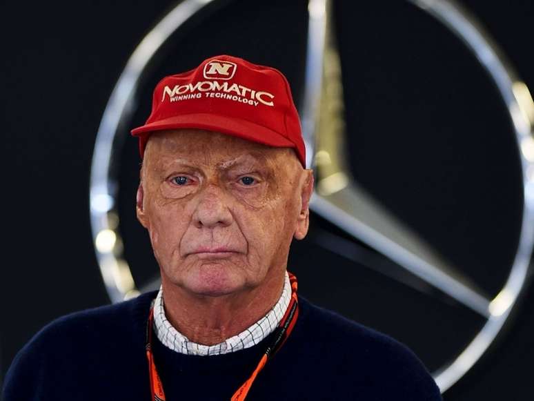 Lauda volta ao tratamento para problemas renais