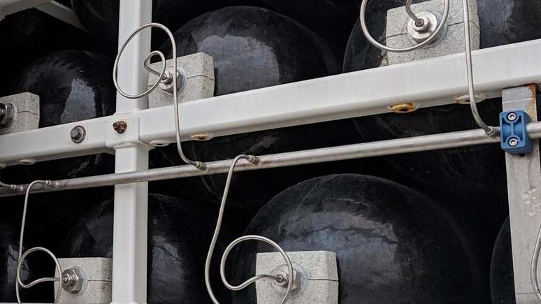 Uma vantagem do hidrog&ecirc;nio &eacute; poder armazen&aacute;-lo e transport&aacute;-lo facilmente