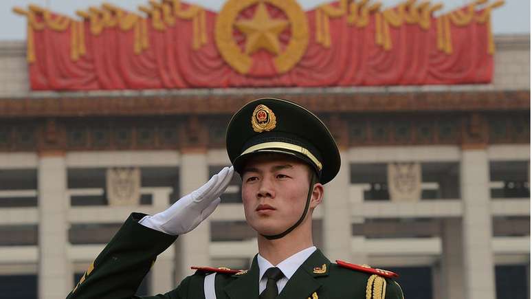 Segundo a televisão chinesa, o país vive uma "guerra do povo"