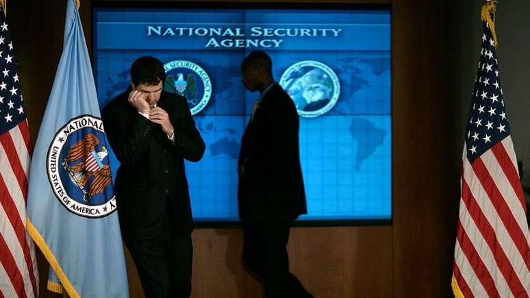 Agências de espionagem americanas, como a NSA, estão ameaçando não fornecer informações aos seus aliados