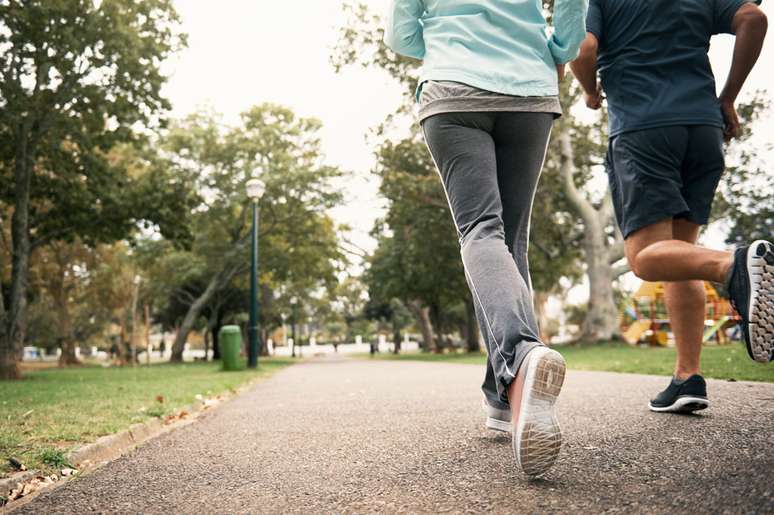 A maioria das pessoas que sai para correr sofre lesões nos pés