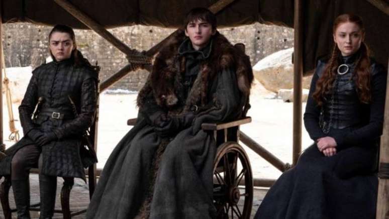 Personagens Arya, Bran e Sansa em cena do episódio final de Game of Thrones