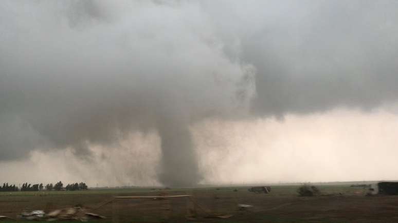 Tornado em Mangum, Oklahoma, 20/5/2019
 Lorraine Matti/via REUTERS 