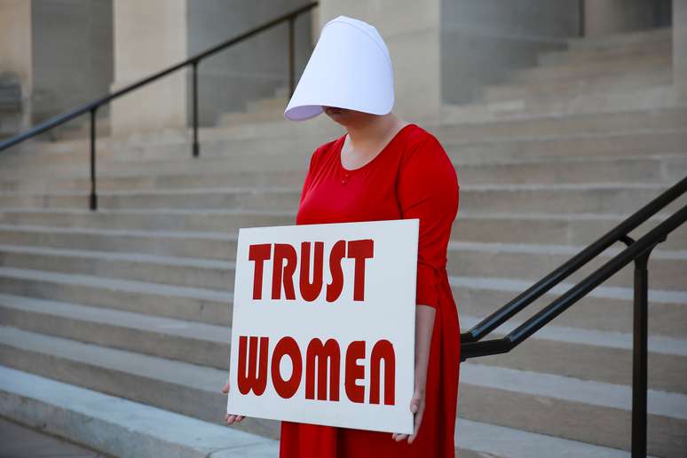 Mulher protesta contra legislação estadual da Geórgia que restringe o direito ao aborto, em Atlanta
07/05/2019
REUTERS/Elijah Nouvelage