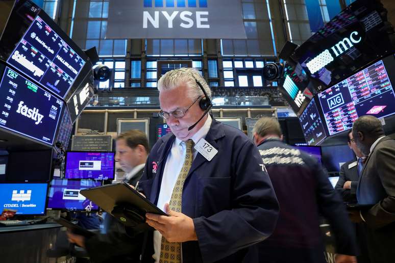 Operadores trabalham durante pregão da Bolsa de Valores de Nova York. 20/5/2019. REUTERS/Brendan McDermid 