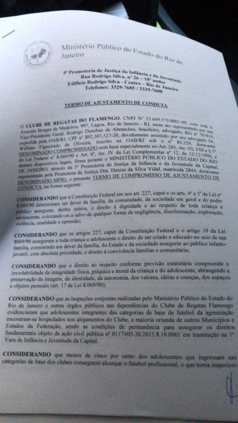 Primeira página do TAC assinado entre o Flamengo e o MPRJ sobre o Ninho do Urubu (Foto: Reprodução/LANCE!)