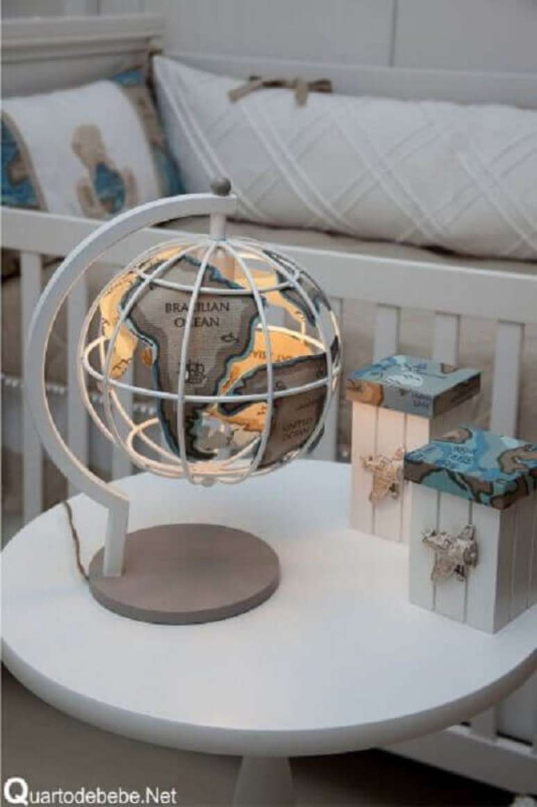 11. Invista em modelos diferentes e l&uacute;dicos para o abajur para quarto de beb&ecirc; &ndash; Foto: Sementinha de Gente