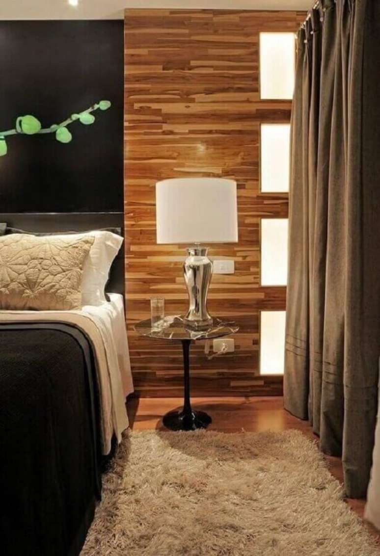 37. Além de uma iluminação aconchegante, o abajur de mesa para quarto também garante um toque charmoso à decoração – Foto: Arte e Design