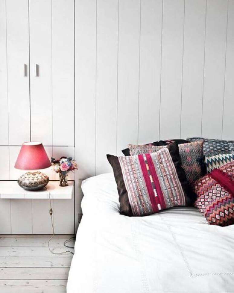 44. A base do abajur de mesa para quarto tamb&eacute;m pode ser estampada &ndash; Foto: Neu dekoration stile