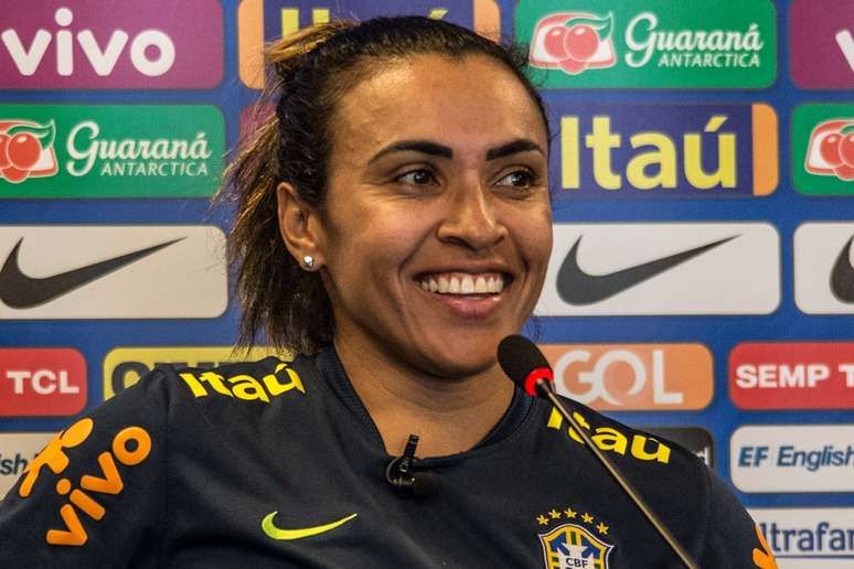 Marta durante entrevista coletiva pela Seleção feminina