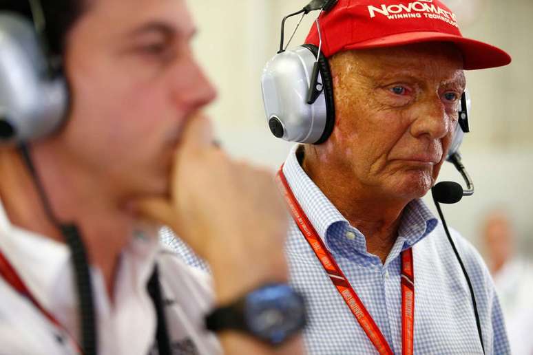 Wolff solta comunicado sobre Niki Lauda