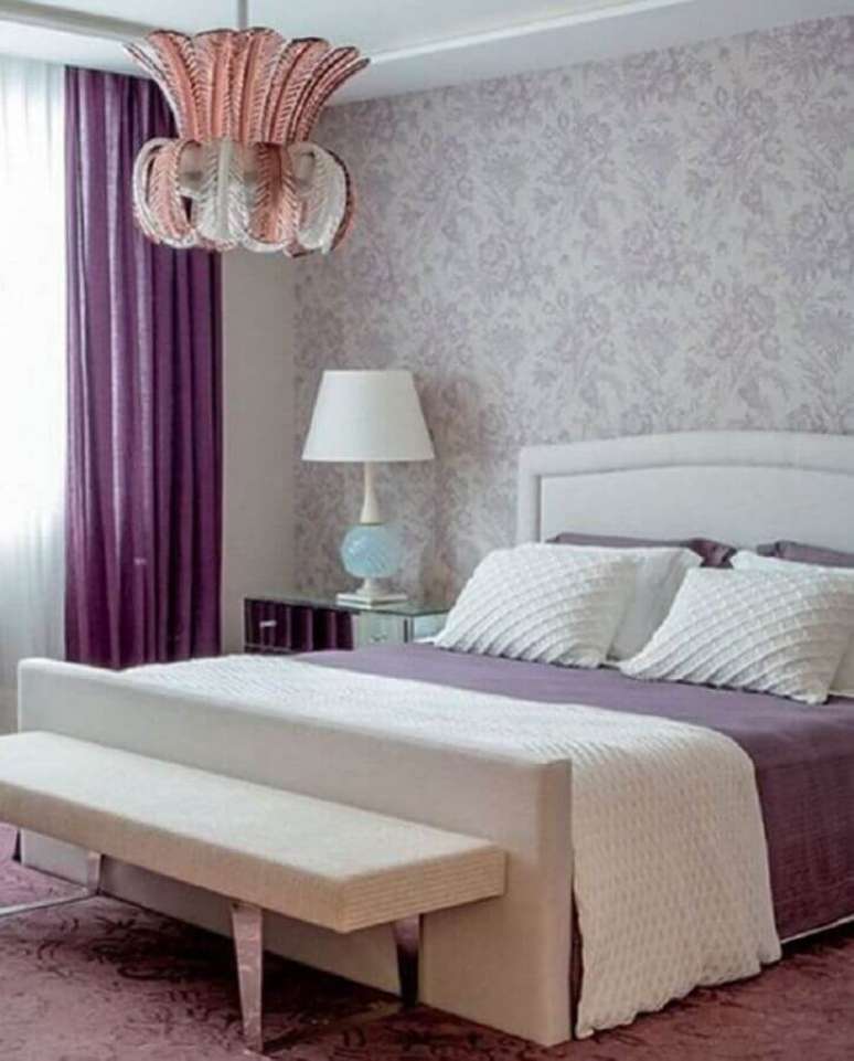 57. Modelo de abajur para quarto feminino decorado em tons de roxo e lilás – Foto: Pinterest