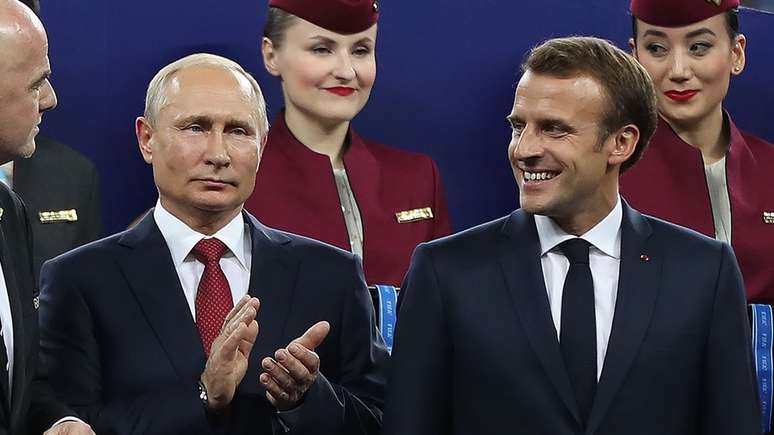 Os presidentes russo Vladimir Putin e francês Emmanuel Macron na final da Copa do Mundo de 2018 na Rússia