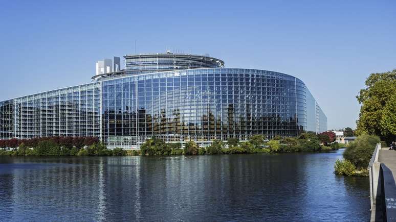 Pesquisas sugerem que grupos populistas e eurocéticos ganharão cadeiras no Parlamento europeu, que tem dois plenários, um em Bruxelas e outro em Estrasburgo (foto)