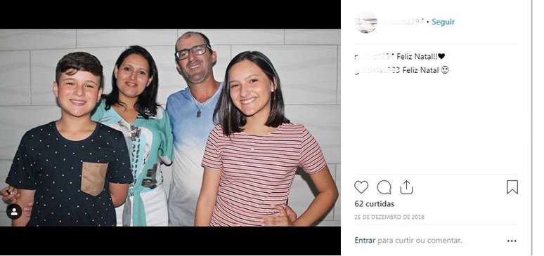 Debora Muniz e Fabiano de Souza, junto dos filhos Felipe e Caroline, respectivamente com 12 e 14 anos
