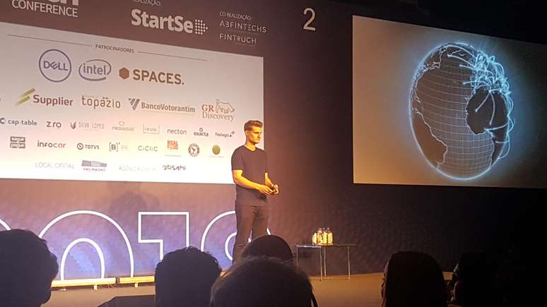 O líder de marketing e vendas da Revolut, Val Scholz, esteve na Fintech Conference, em São Paulo (SP), na última quarta-feira (22)