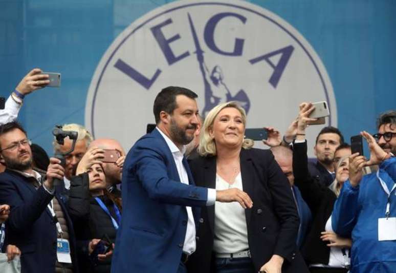 Matteo Salvini e Marine Le Pen participam de comício em Milão