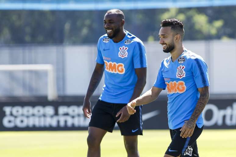 Zagueiro volta a treinar, e Carille confirma Corinthians para o