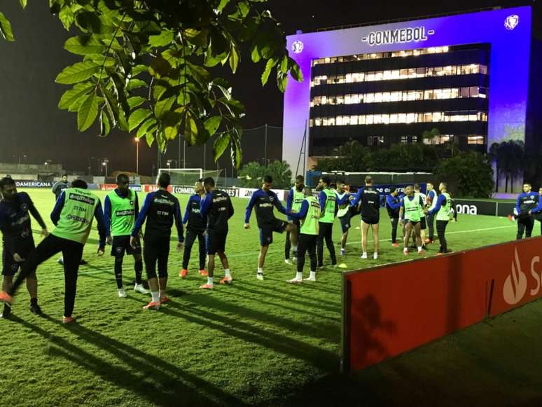 Botafogo realizou um treino em Assunção: na última noite, na sede da Conmebol (Foto: Lazlo Dalfovo)