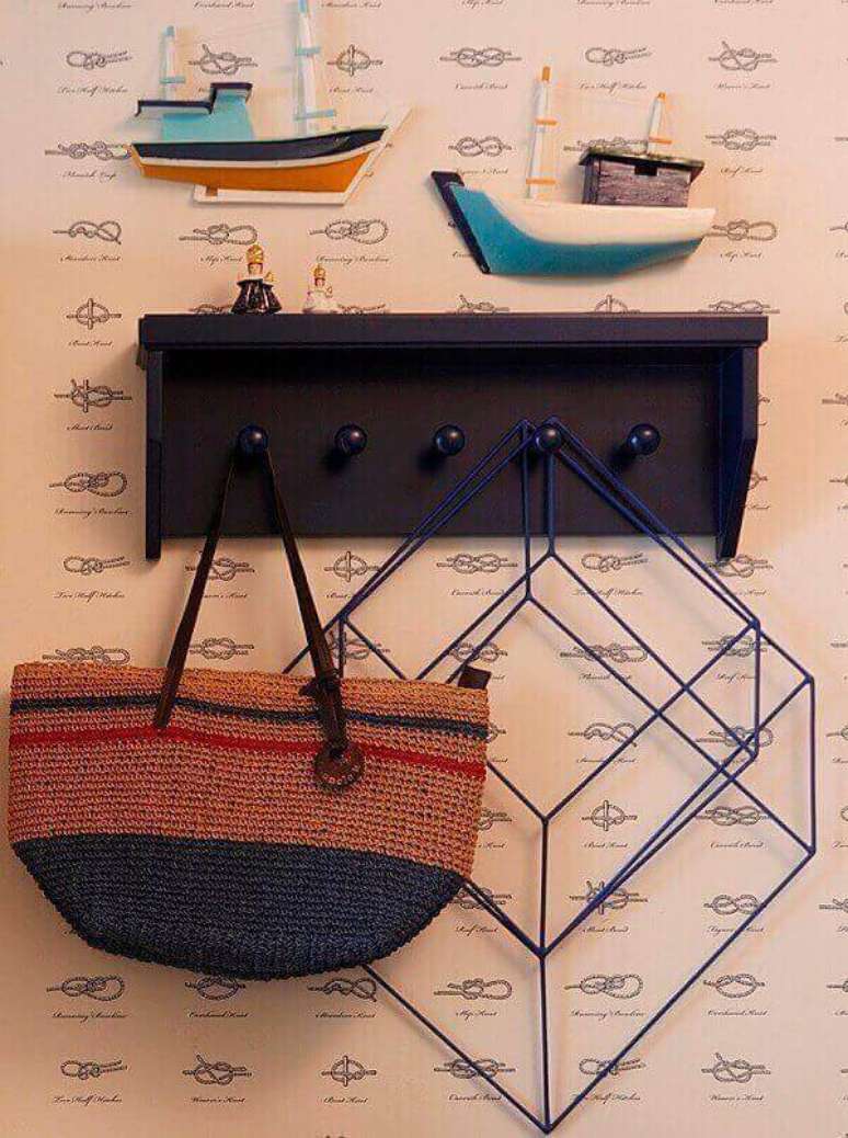 9 &ndash; Invista em cabideiros personalizados para quarto compartilhado. Fonte: Quartos Etc.