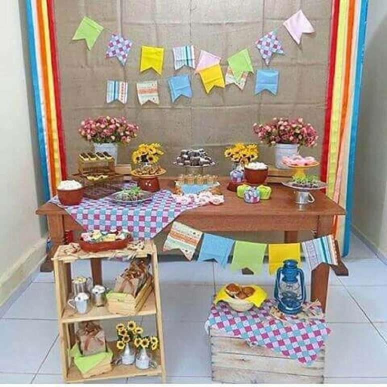 27. Decora&ccedil;&atilde;o de mesa de festa junina