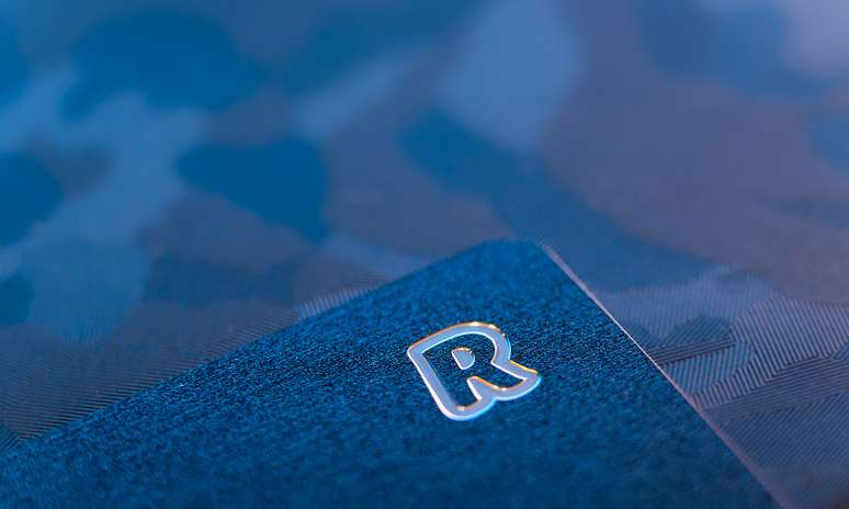 Detalhe do "Metal Card" da Revolut; com ele, o cliente ganha até 1% do valor de cada compra que fizer com o cartão