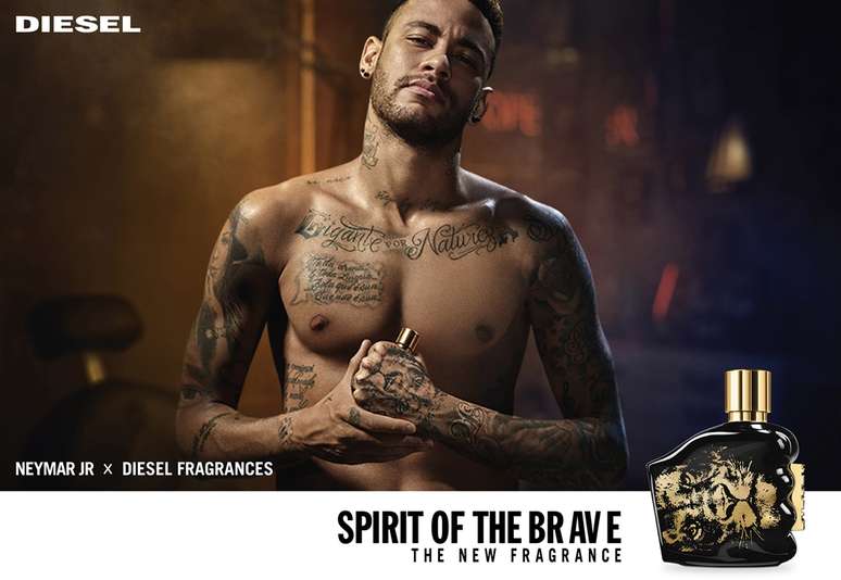 O frasco do perfume reproduz o punho e a tatuagem do astro do Paris Saint-Germain