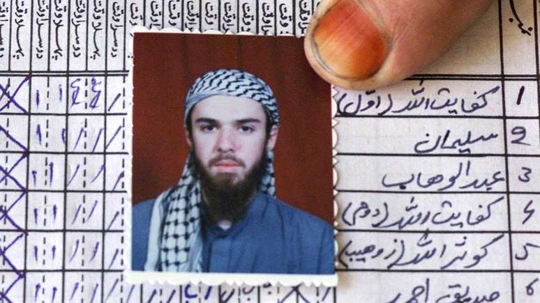 Lindh frequentou uma escola no Paquist&atilde;o e depois foi para o Afeganist&atilde;o, onde foi preso