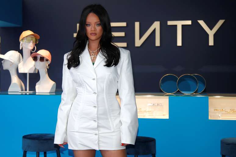 Rihanna posa para foto em lançamento de sua nova marca, Fenty, em Paris
22/05/2019
REUTERS/Charles Platiau