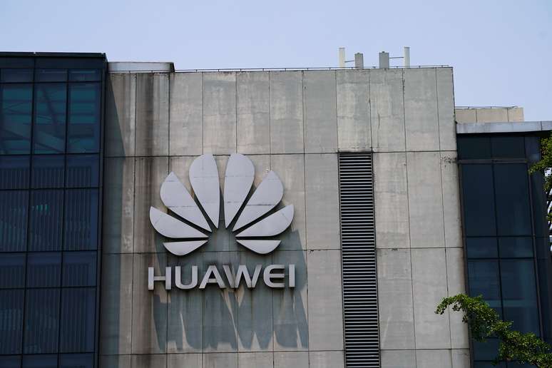 Logotipo da Huawei é visto no centor de pesquisa da empresa em Xangai, China. 22/5/2019. REUTERS/Aly Song 