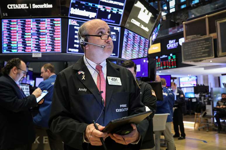 Operadores trabalham durante pregão da Bolsa de Valores de Nova York. 23/5/2019. REUTERS/Brendan McDermid