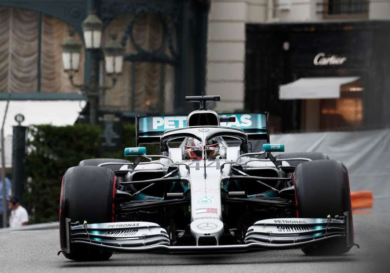 Lewis Hamilton durante treino em Mônaco