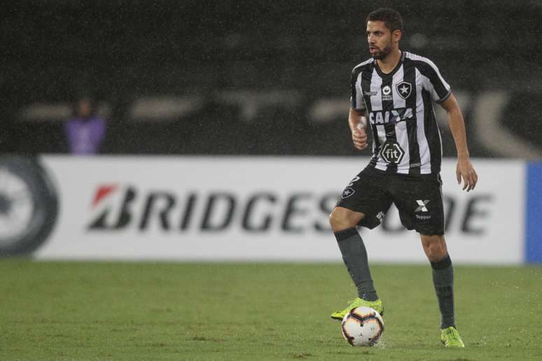 Gabriel foi titular ao lado de Carli na zaga do Botafogo (Foto: Vitor Silva/SS Press/Botafogo)
