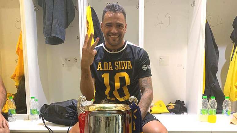 Alex da Silva faturou três dos últimos quatro títulos da Copa do Chipre (Foto: Arquivo Pessoal)