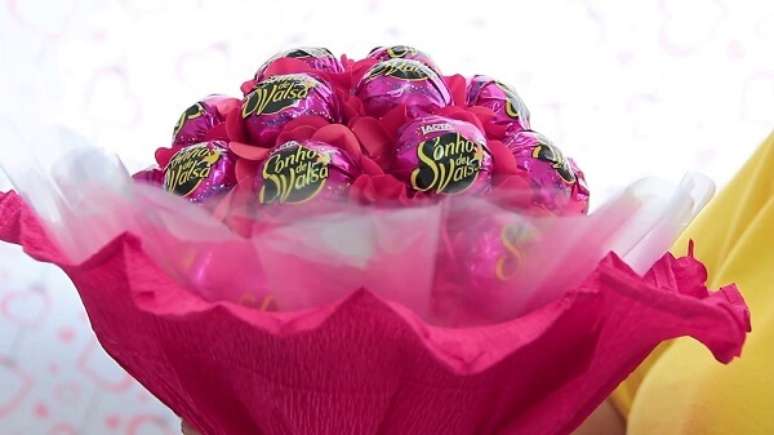 27 – Buquê de bombom de chocolate para o dia dos namorados. Fonte: Pinterest