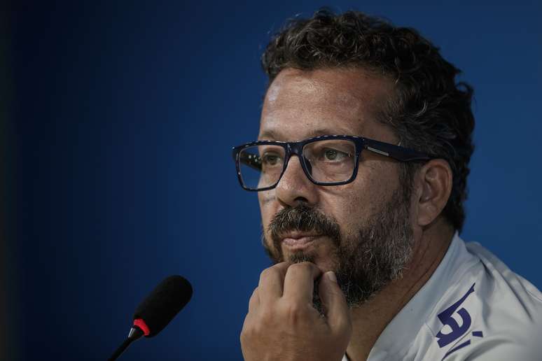 Cleber Xavier, auxiliar técnico da Seleção Brasileira, durante coletiva de imprensa na Granja Comary