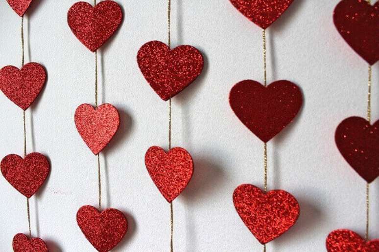 37 – Cortina em formato de corações para o dia dos namorados. Fonte: Ele & Ela