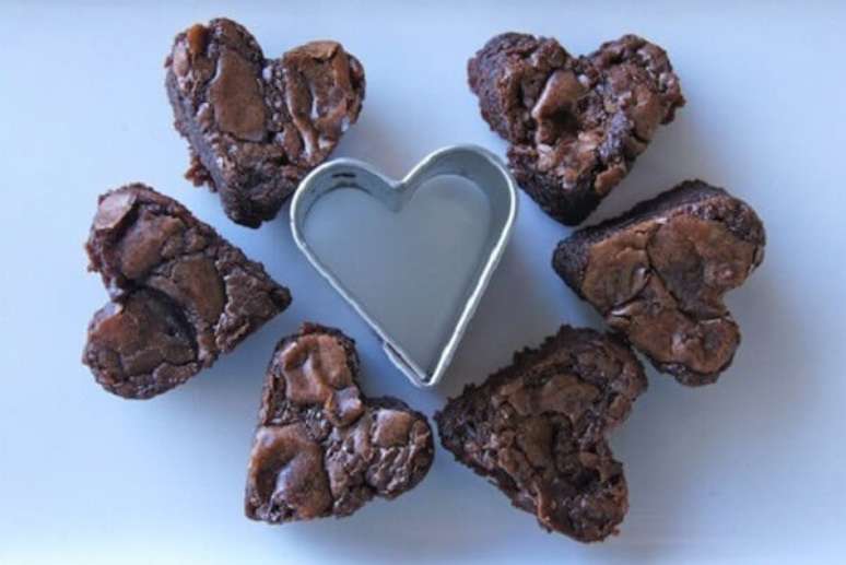 40 – Faça brownie em formato de corações para o dia dos namorados. Fonte: ICasei