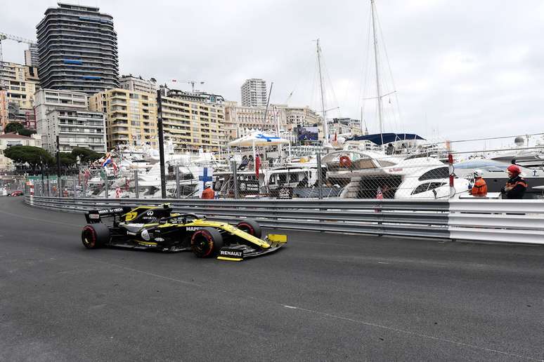 “Renault tem sido uma bagunça até agora nesta temporada”, disse Hulkenberg