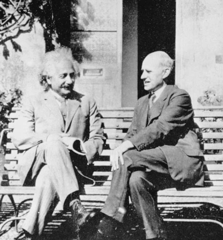 Einstein e Eddington só se encontraram na Inglaterra anos depois do eclipse que comprovou a relatividade geral; por causa da Primeira Guerra, o clima ainda era tenso entre cientistas britânicos e alemães
