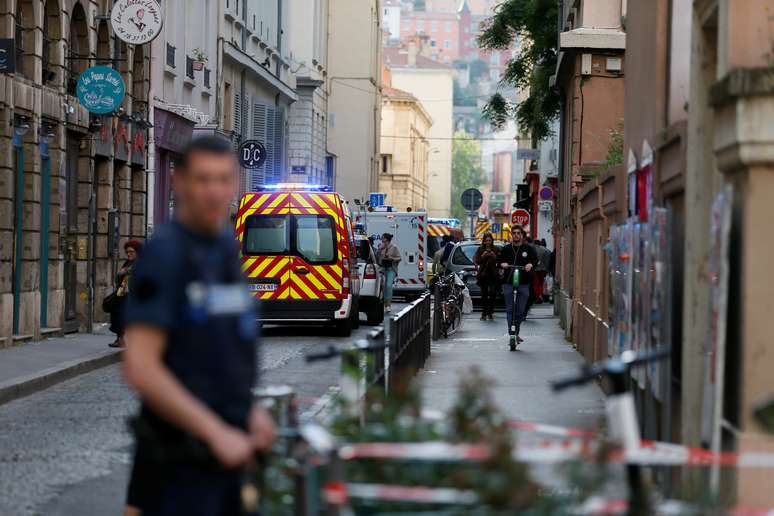 Viaturas dos bombeiros e ambul&acirc;ncias perto de local onde bomba teria explodido em Lyon, na Fran&ccedil;a
24/05/2019 REUTERS/Emmanuel Foudrot