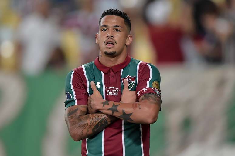 Luciano, do Fluminense, comemora após marcar gol na partida contra o Atlético Nacional, válida pela segunda fase da Copa Sul-Americana 2019, no Estádio do Maracanã, na zona norte do Rio de Janeiro, nesta quinta-feira (23).