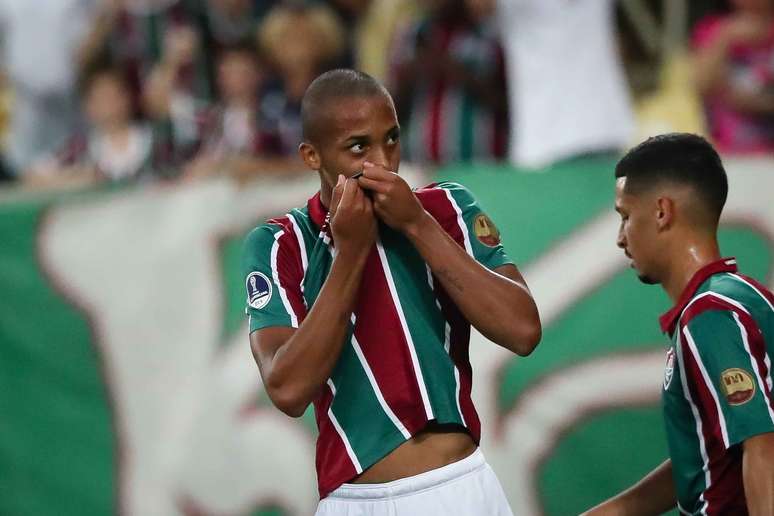 João Pedro, do Fluminense, comemora após marcar gol na partida contra o Atlético Nacional, válida pela segunda fase da Copa Sul-Americana 2019, no Estádio do Maracanã, na zona norte do Rio de Janeiro, nesta quinta-feira (23).