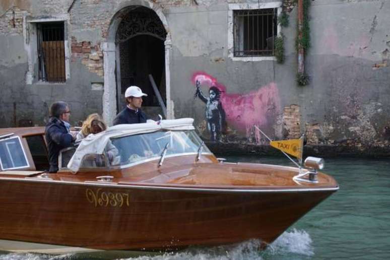 "Menino náufrago", obra de Banksy em Veneza