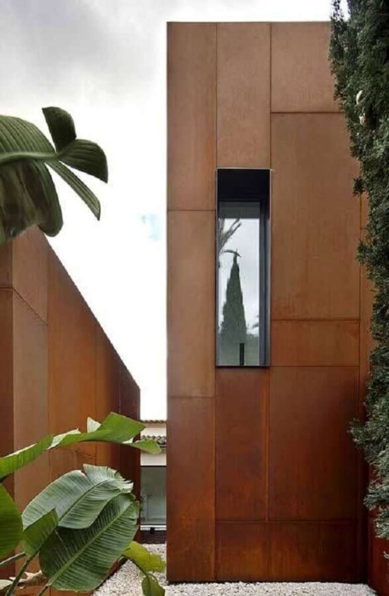 17. A &aacute;rea externa &eacute; onde o revestimento a&ccedil;o corten mais aparece &ndash; Foto: Architizer