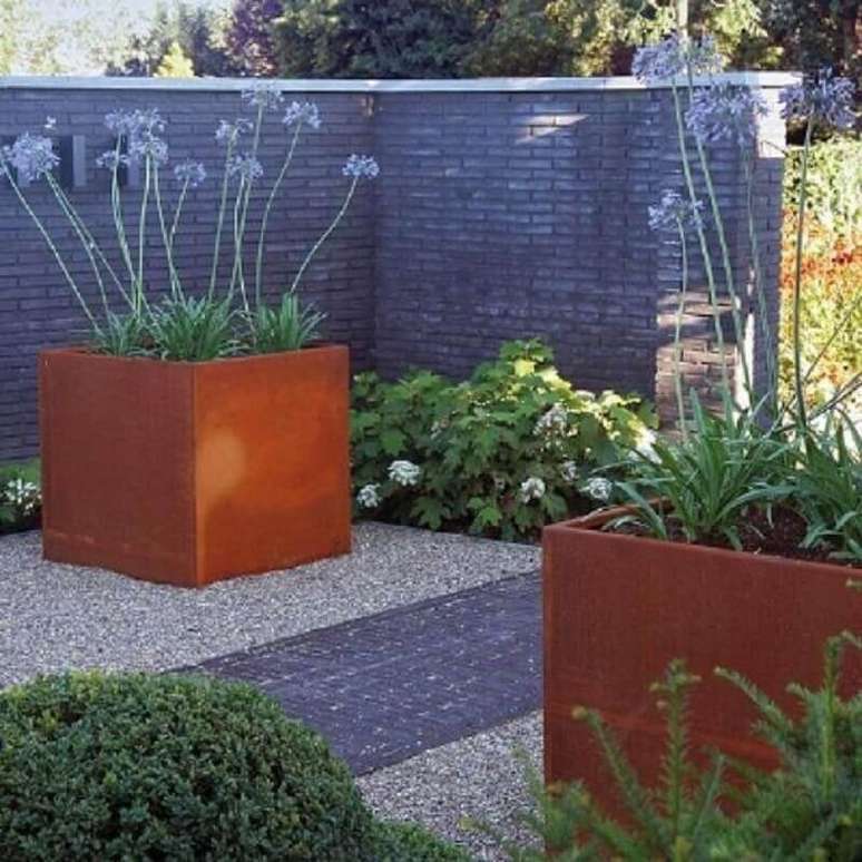 54. Decoração para jardim com vasos de aço corten – Foto: Eliassen Home & Garden Pleasure