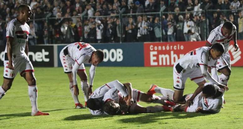 Botafogo-SP vence Operário-PR fora de casa e retoma ponta da Série B.