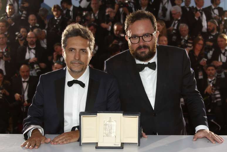 Kleber Mendonça Filho e Juliano Dornelles, premiados em Cannes pelo filme "Bacurau 25/5/2019 REUTERS/Regis Duvignau