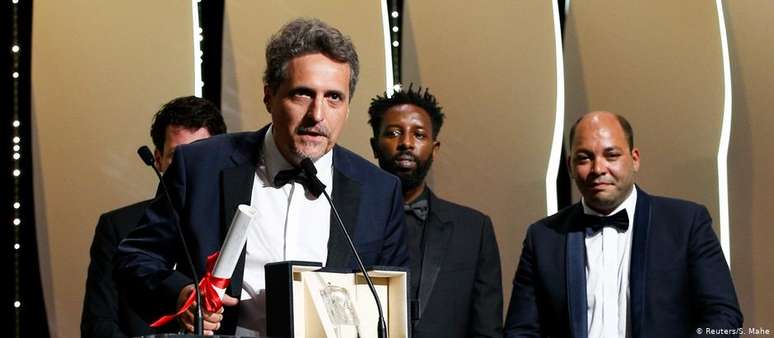 Três anos após concorrer com "Aquarius", Kleber Mendonça Filho recebe prêmio em Cannes