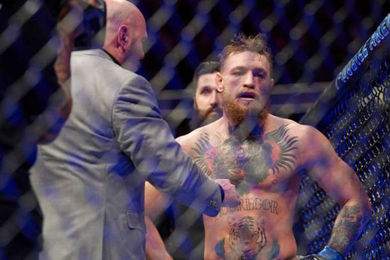 Segundo a equipe do lutador, a lesão não é grave, porém não não foi dado mais detalhes (Foto: Getty Images / UFC)